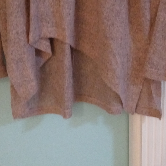 LIKE NEW NEVER WORN  SWEATER - Picture 3 of 6